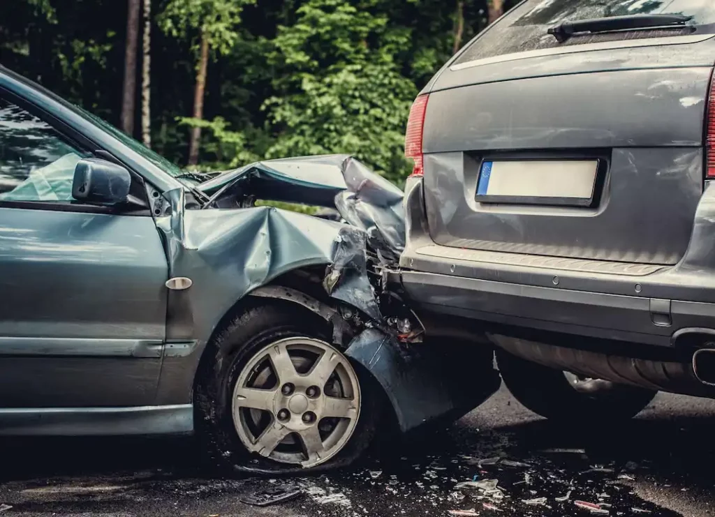 image-auto-accident-involving-two-cars_613910-7924